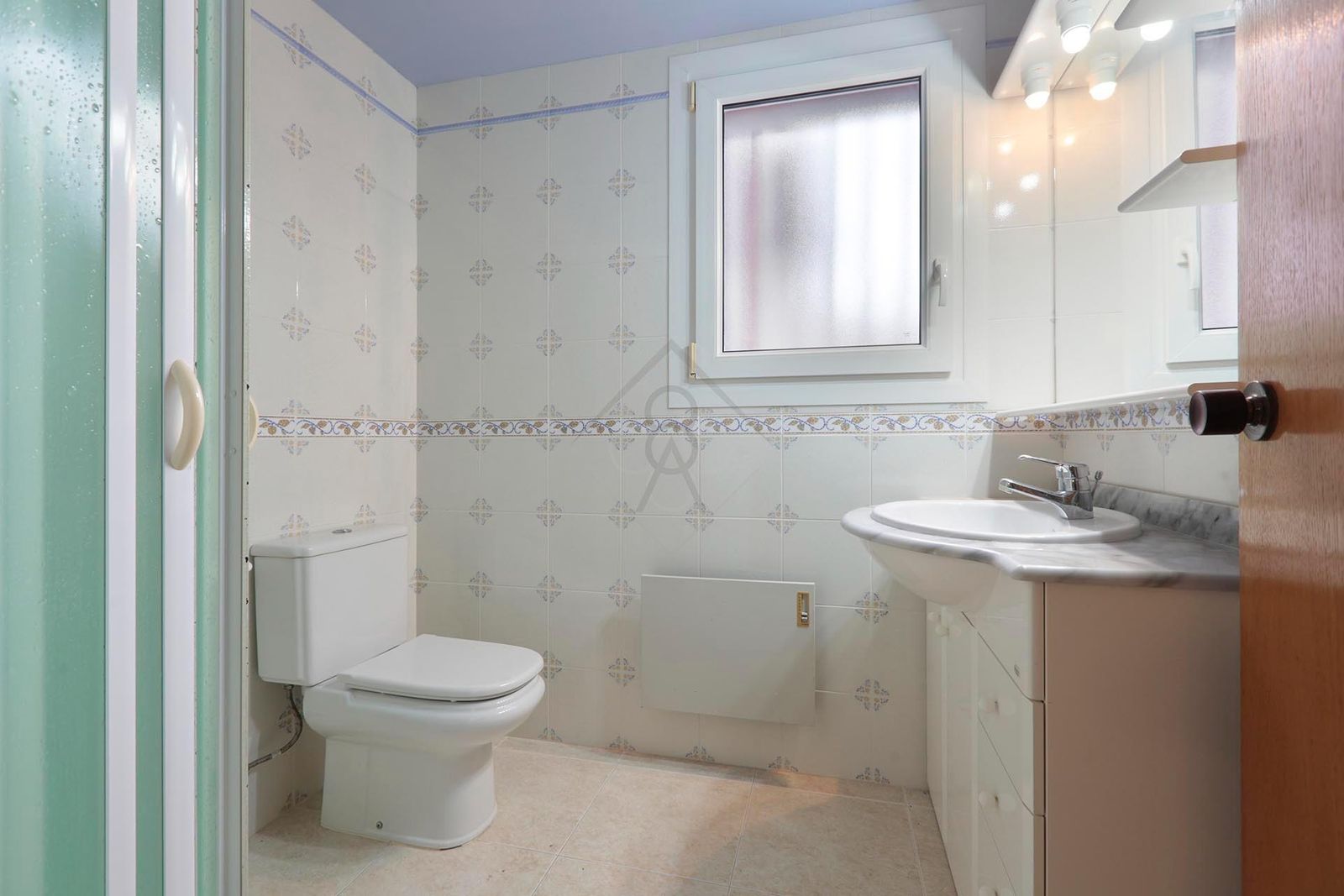 Casa de 6 dormitorios, 4 baños y 320m² en venta en Roda de Berà, Roda de Berà - foto 35 de 43