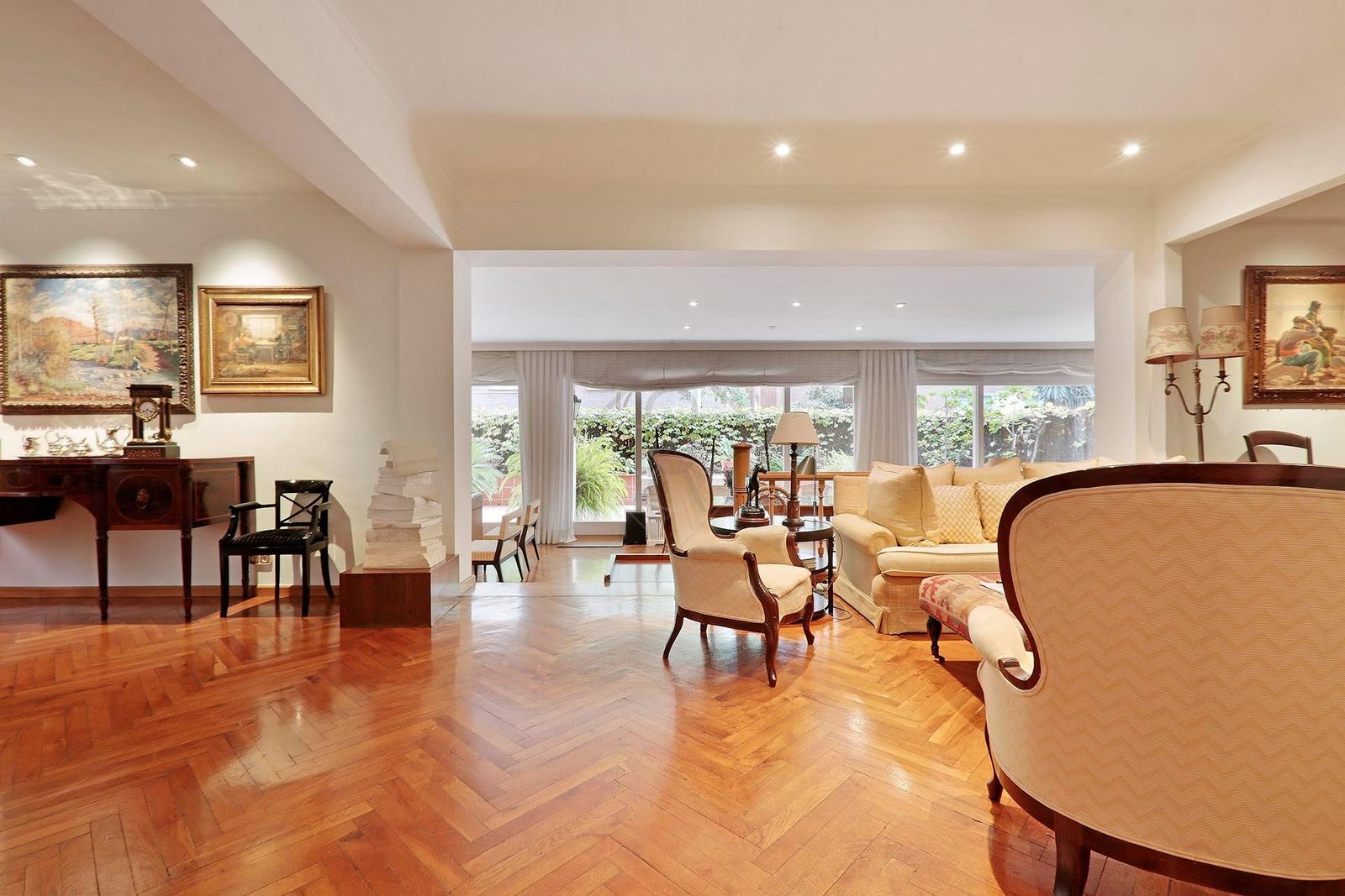 Apartamento de 3 dormitorios, 2 baños y 150m² en venta en Les Tres Torres, Barcelona - foto 1 de 57