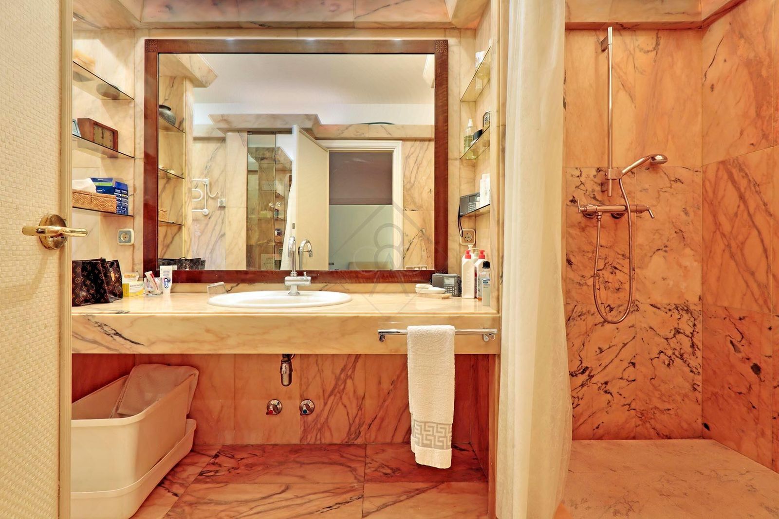 Apartamento de 3 dormitorios, 2 baños y 150m² en venta en Les Tres Torres, Barcelona - foto 33 de 57