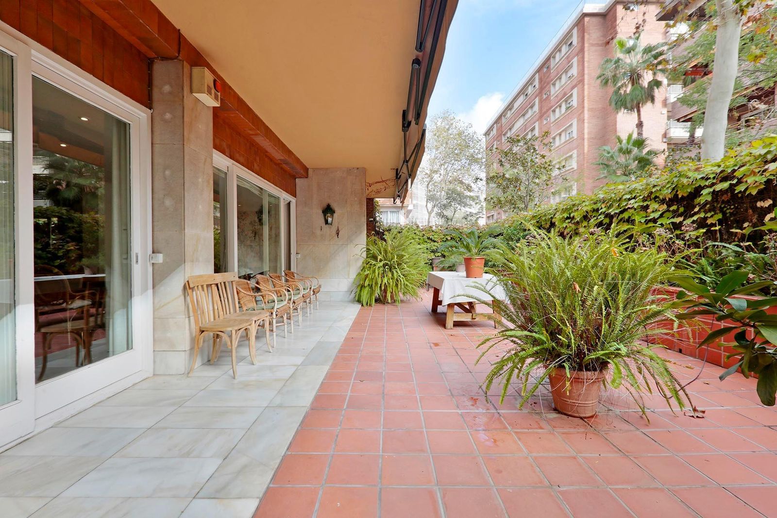 Apartamento de 3 dormitorios, 2 baños y 150m² en venta en Les Tres Torres, Barcelona - foto 13 de 57