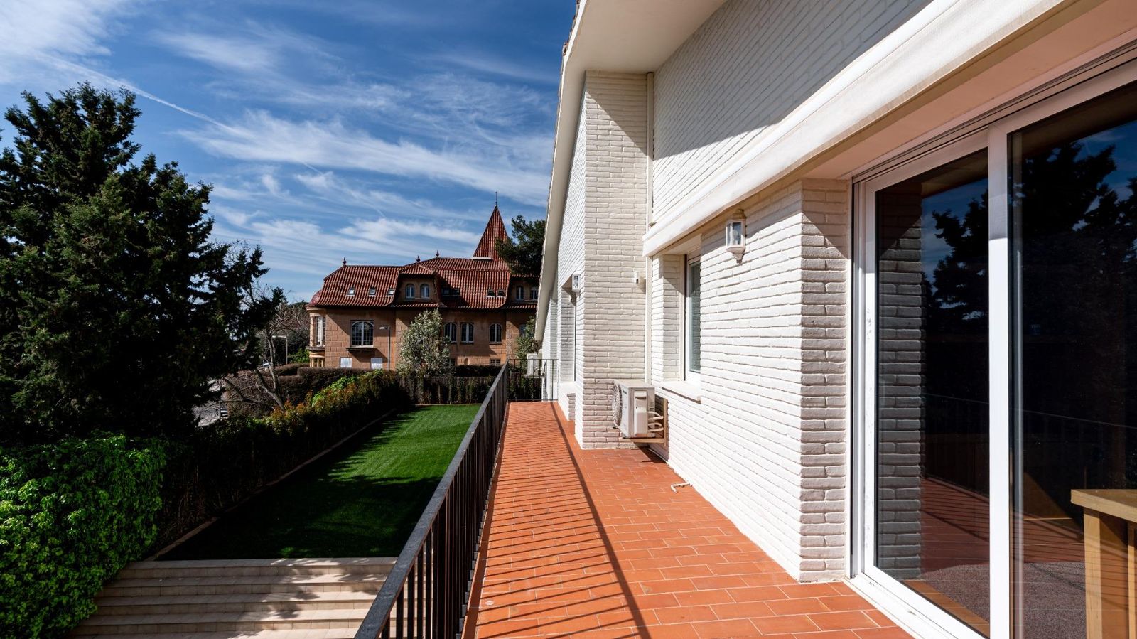 Casa de 4 dormitorios, 4 baños y 237m² en alquiler en Pedralbes, Barcelona - foto 28 de 82