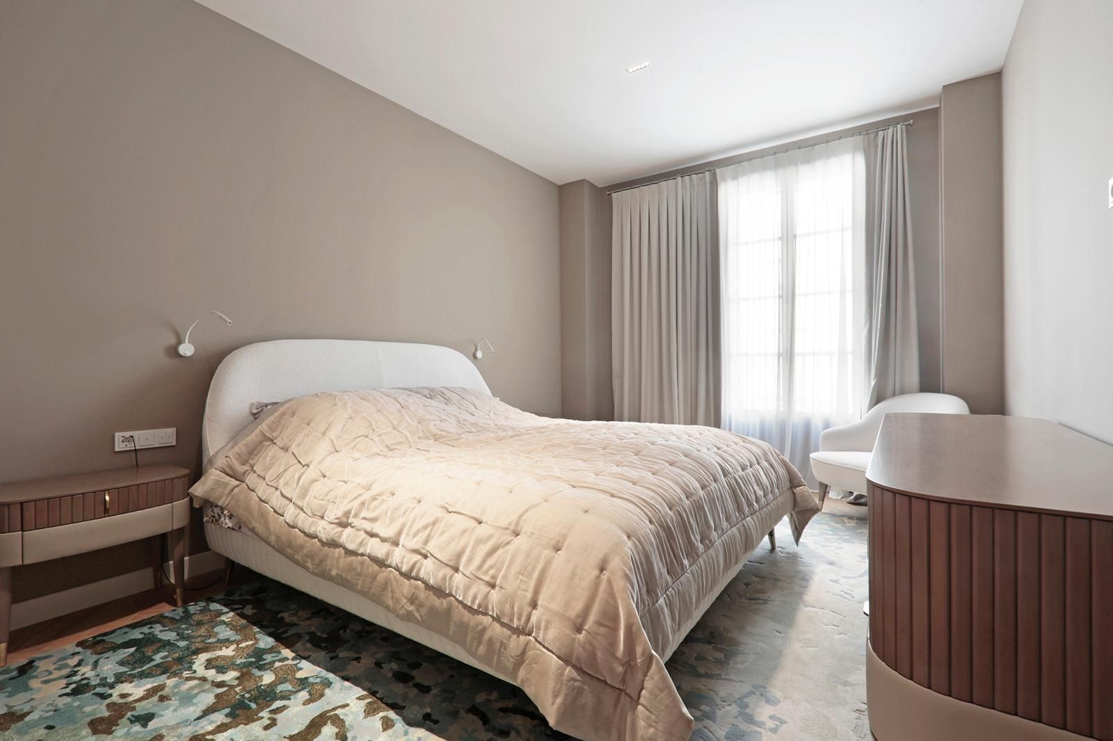 Apartamento de 4 dormitorios, 4 baños y 215m² en venta en Eixample, Barcelona - foto 3 de 12