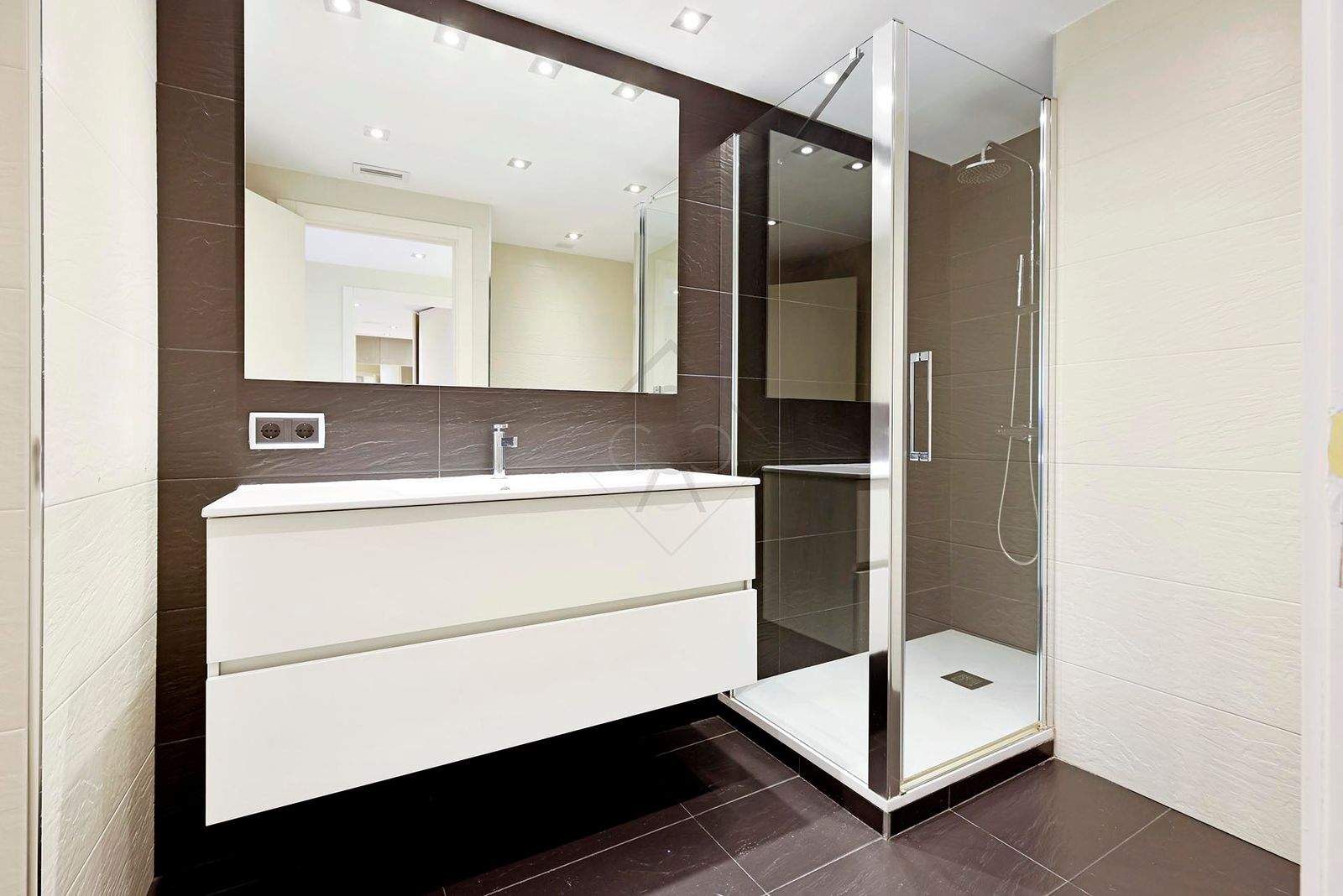 Piso de 3 dormitorios, 3 baños y 130m² en alquiler de temporada en Les Corts, Barcelona - foto 22 de 27