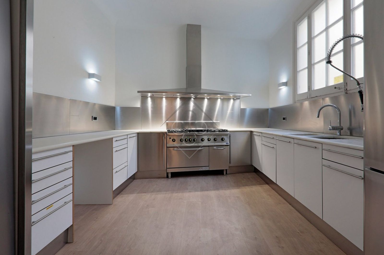 Oficina de 4 baños y 550m² en alquiler en Eixample, Barcelona - foto 17 de 33