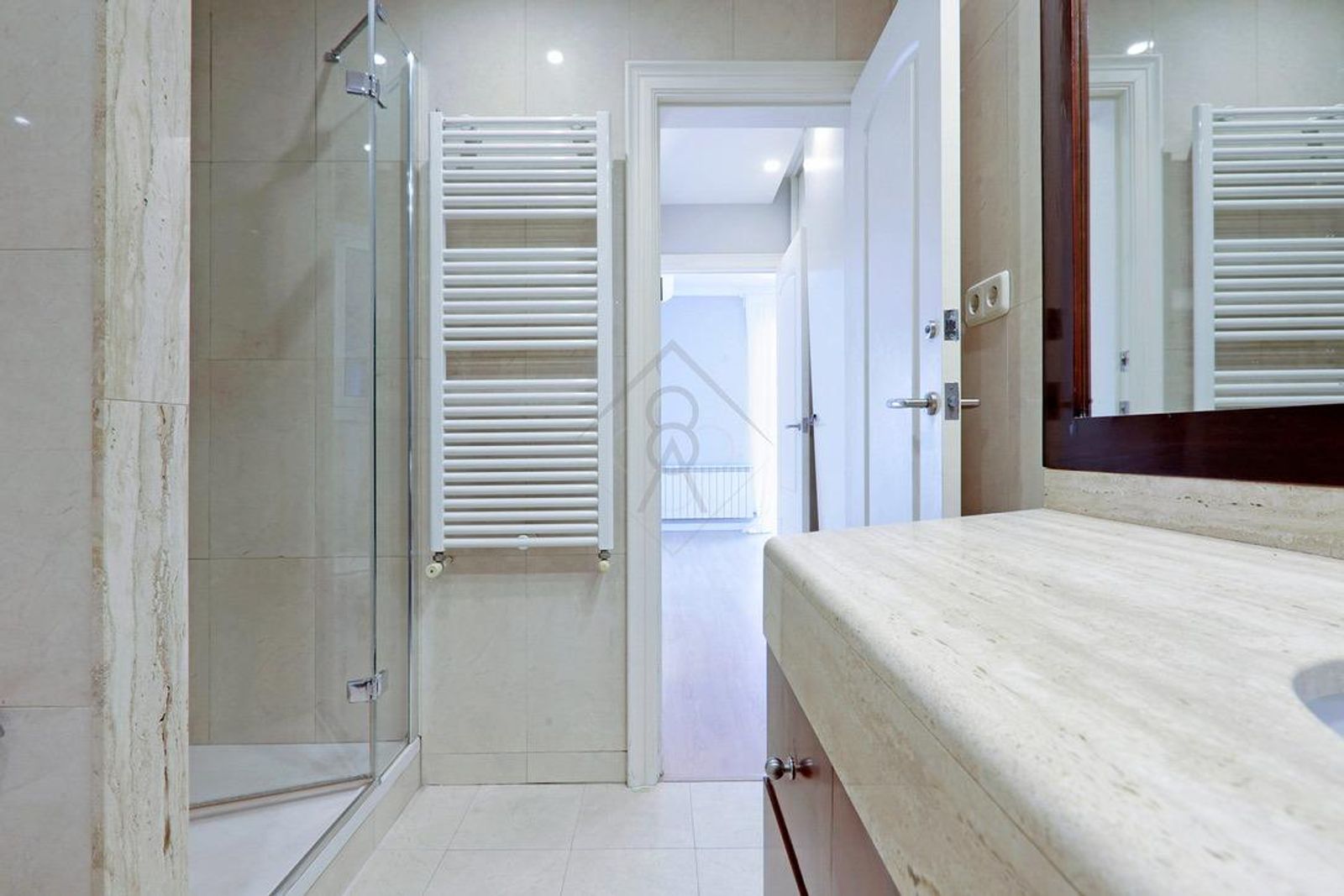 Apartamento de 4 dormitorios, 2 baños y 150m² en venta en Les Tres Torres, Barcelona - foto 12 de 30