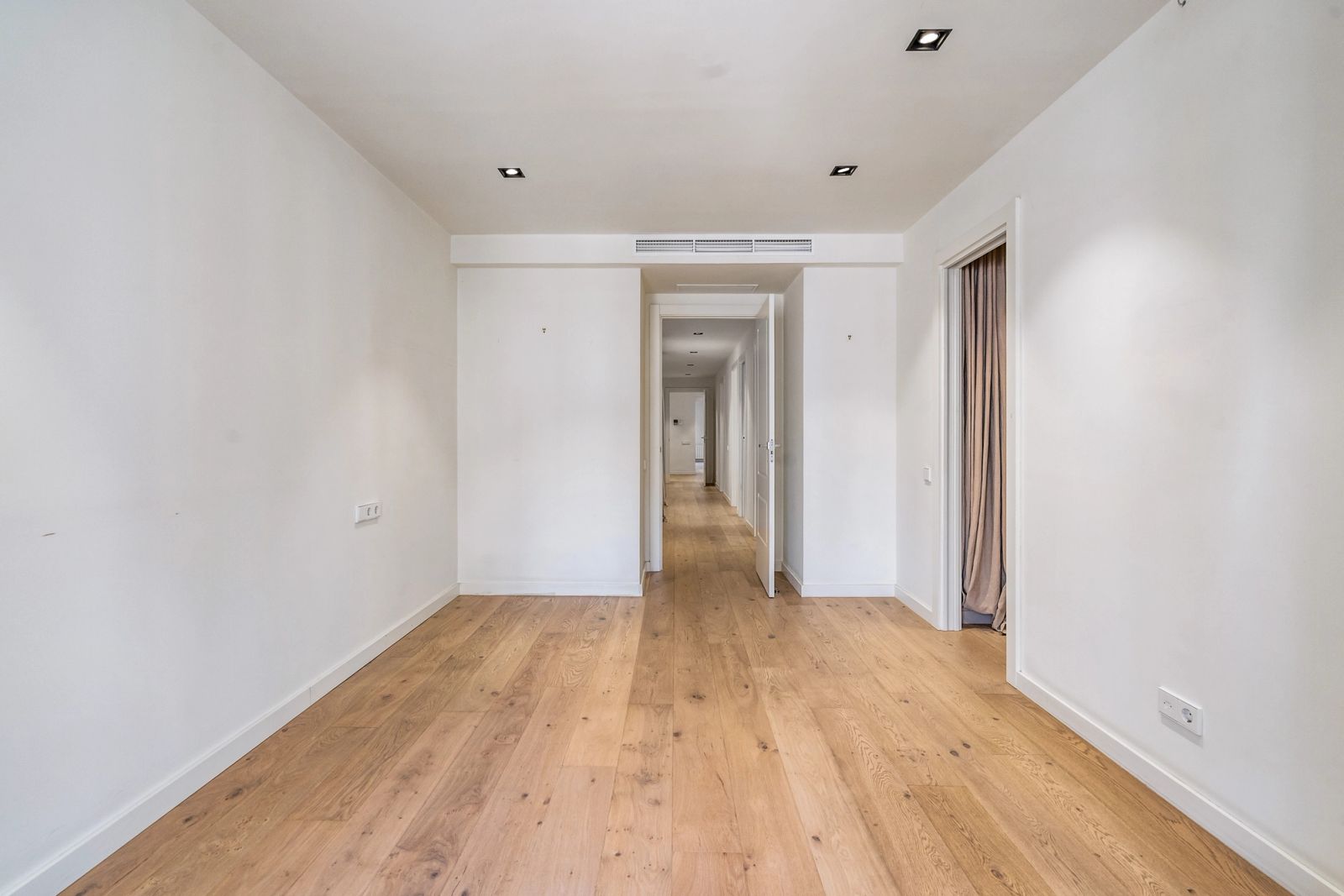Piso de 3 dormitorios, 3 baños y 146m² en venta en Eixample, Barcelona - foto 34 de 40