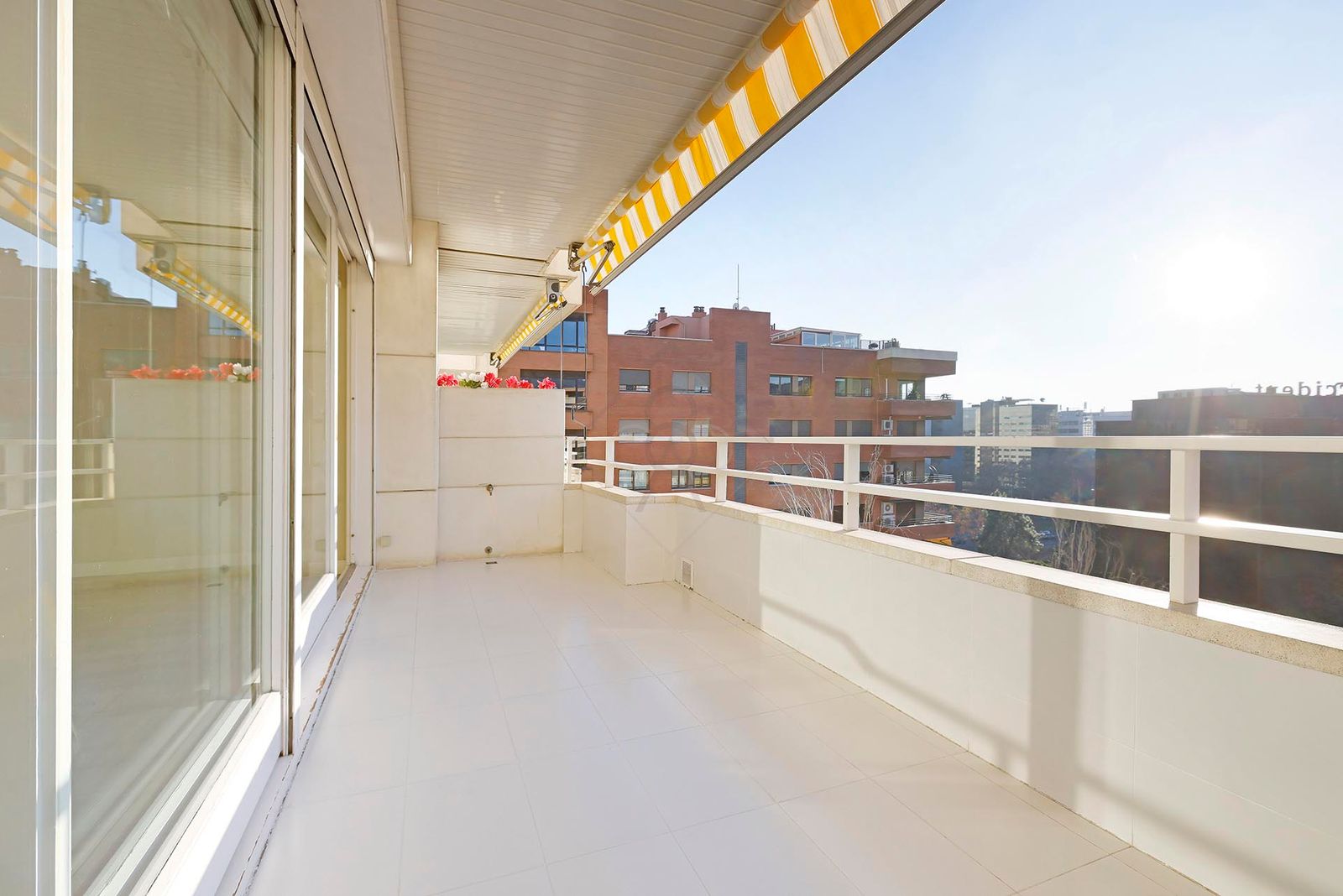 Piso de 3 dormitorios, 3 baños y 130m² en alquiler de temporada en Les Corts, Barcelona - foto 8 de 27