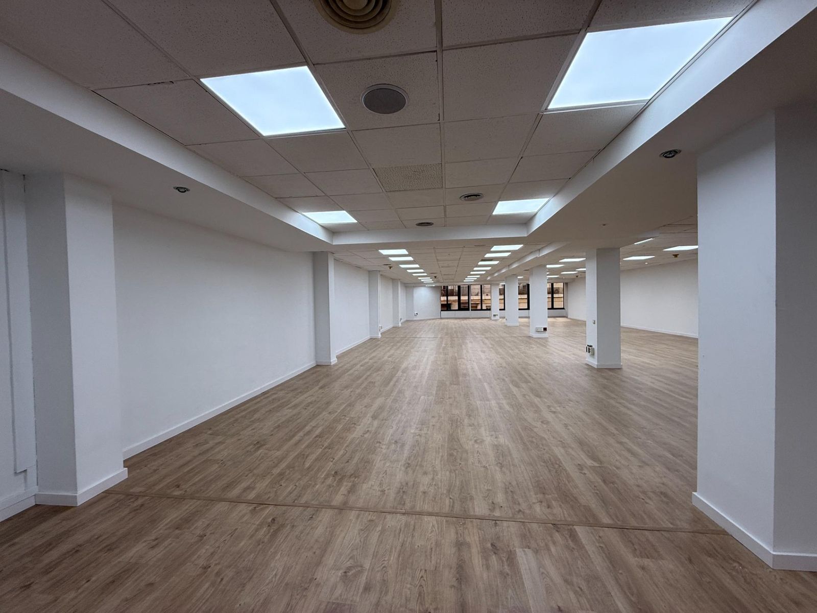 Oficina de 4 dormitorios, 3 baños y 253m² en alquiler en Eixample, Barcelona - foto 3 de 10