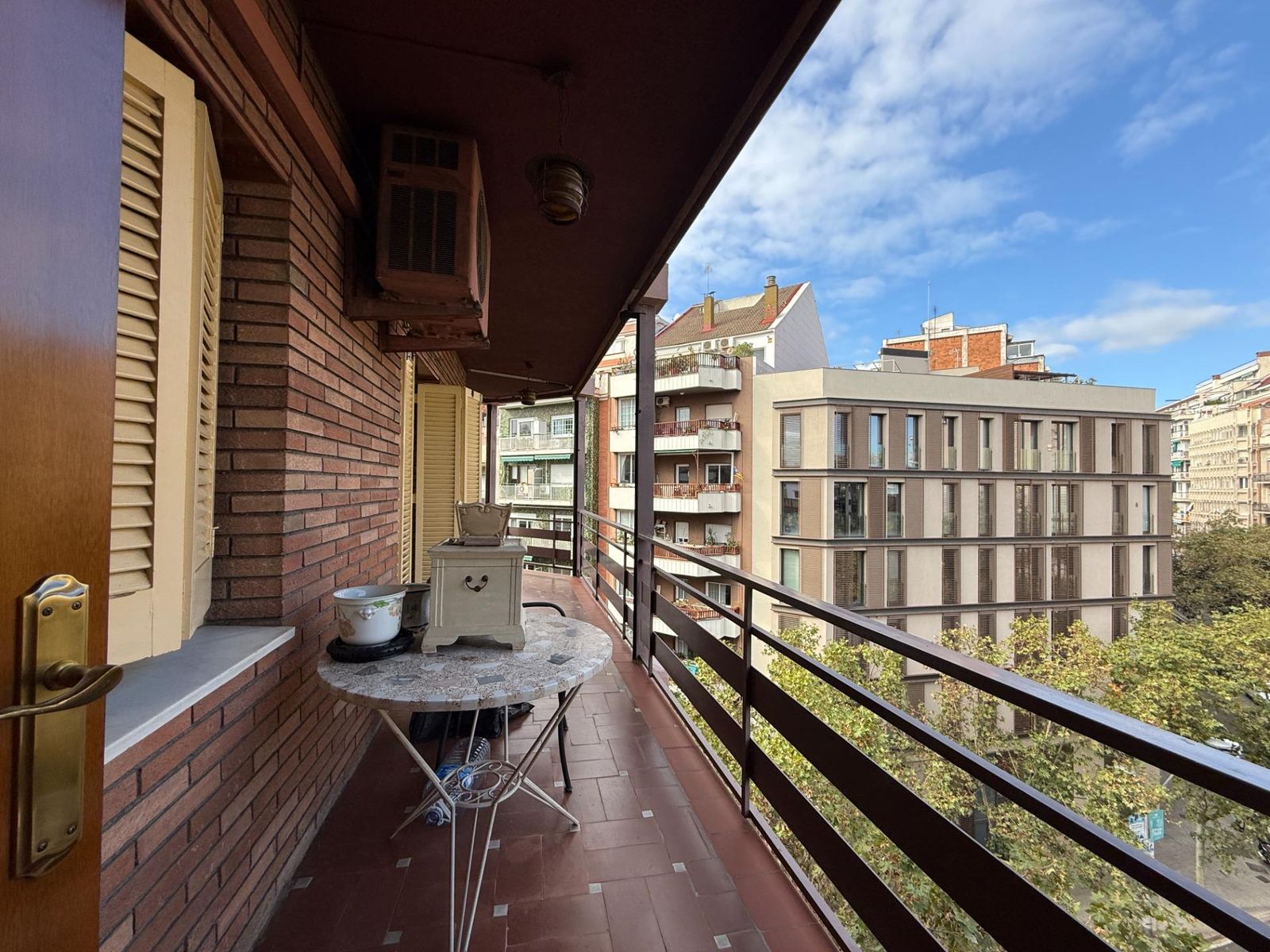 3-bedroom, 2-bathroom 80m² flat for sale in Eixample, Barcelona - photo 5 of 22