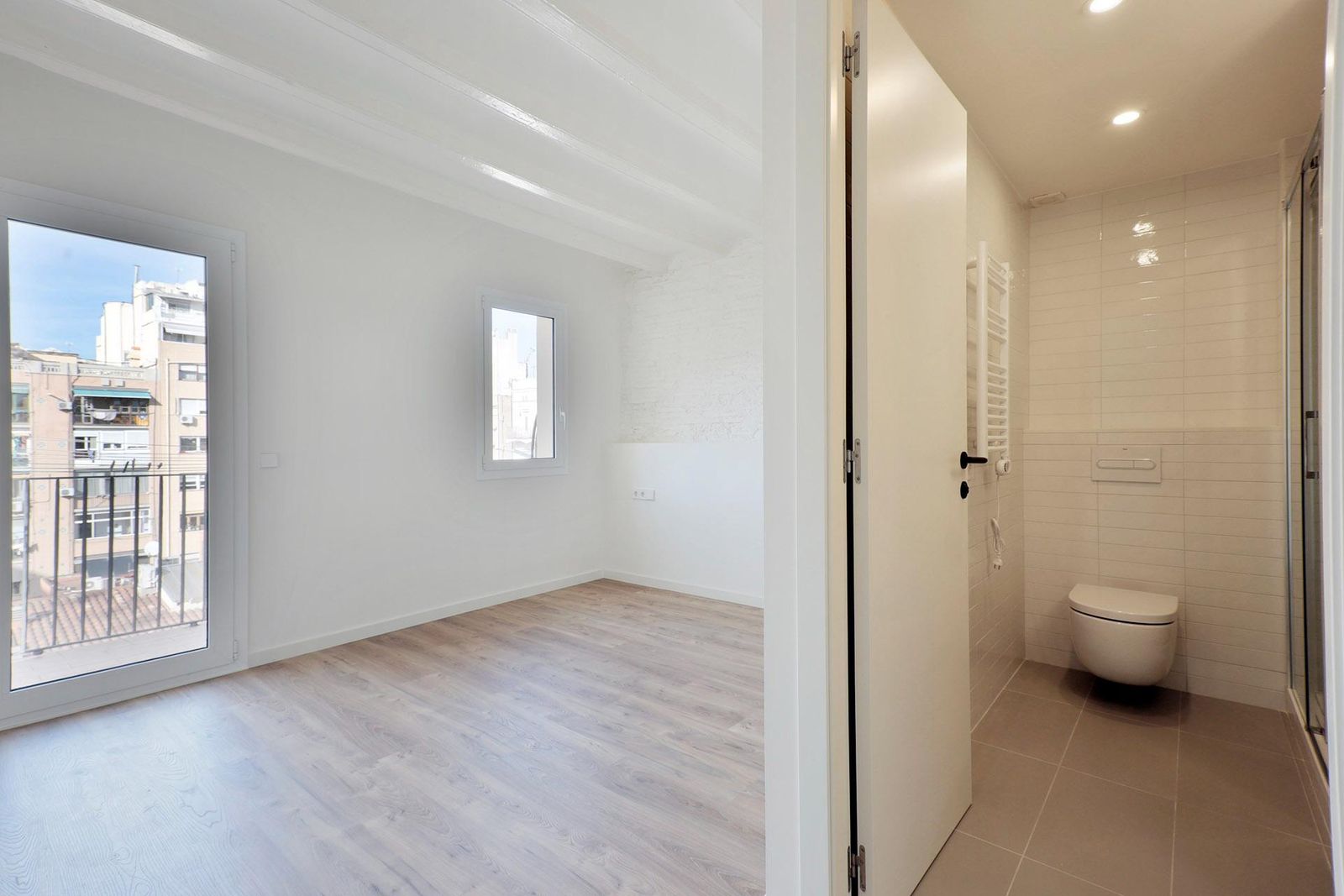 Piso de 2 dormitorios, 2 baños y 80m² en venta en Sant Antoni, Barcelona - foto 16 de 21