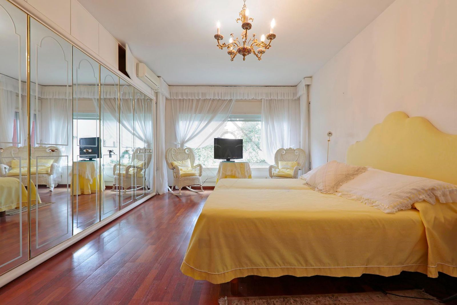 Casa de 6 dormitorios, 4 baños y 320m² en venta en Roda de Berà, Roda de Berà - foto 22 de 43