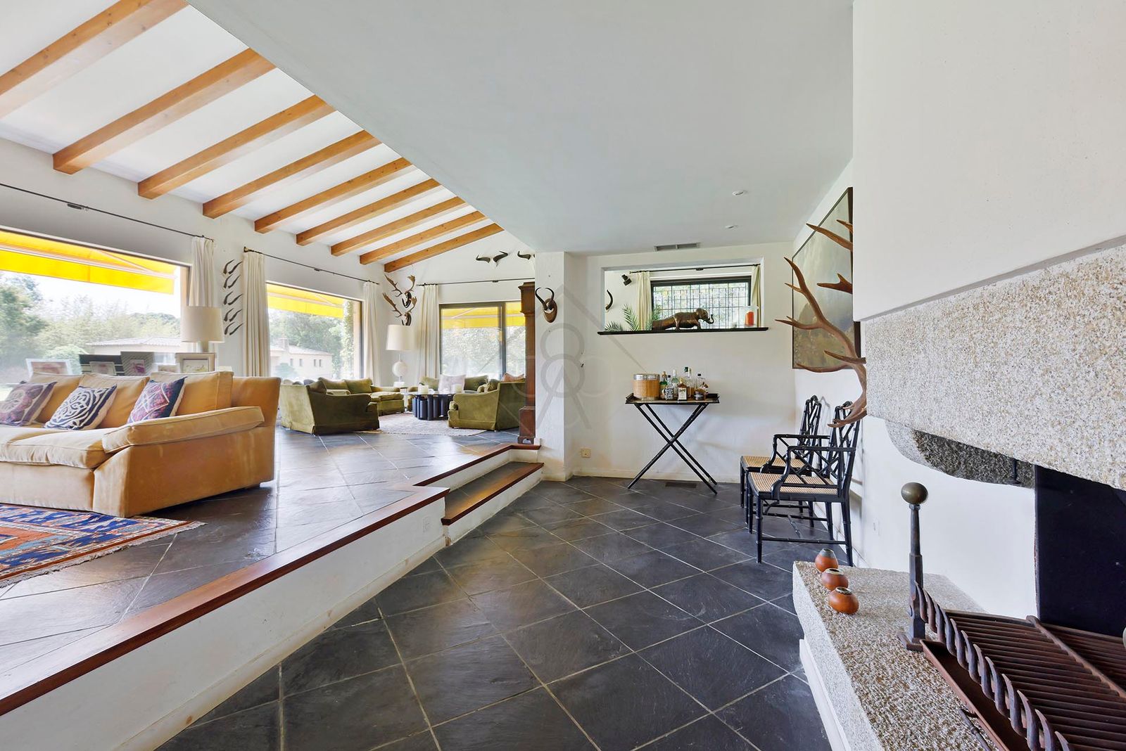 6-bedroom, 6-bathroom 1613m² villa for sale in Mont-Ras, Mont-ras - photo 8 of 35