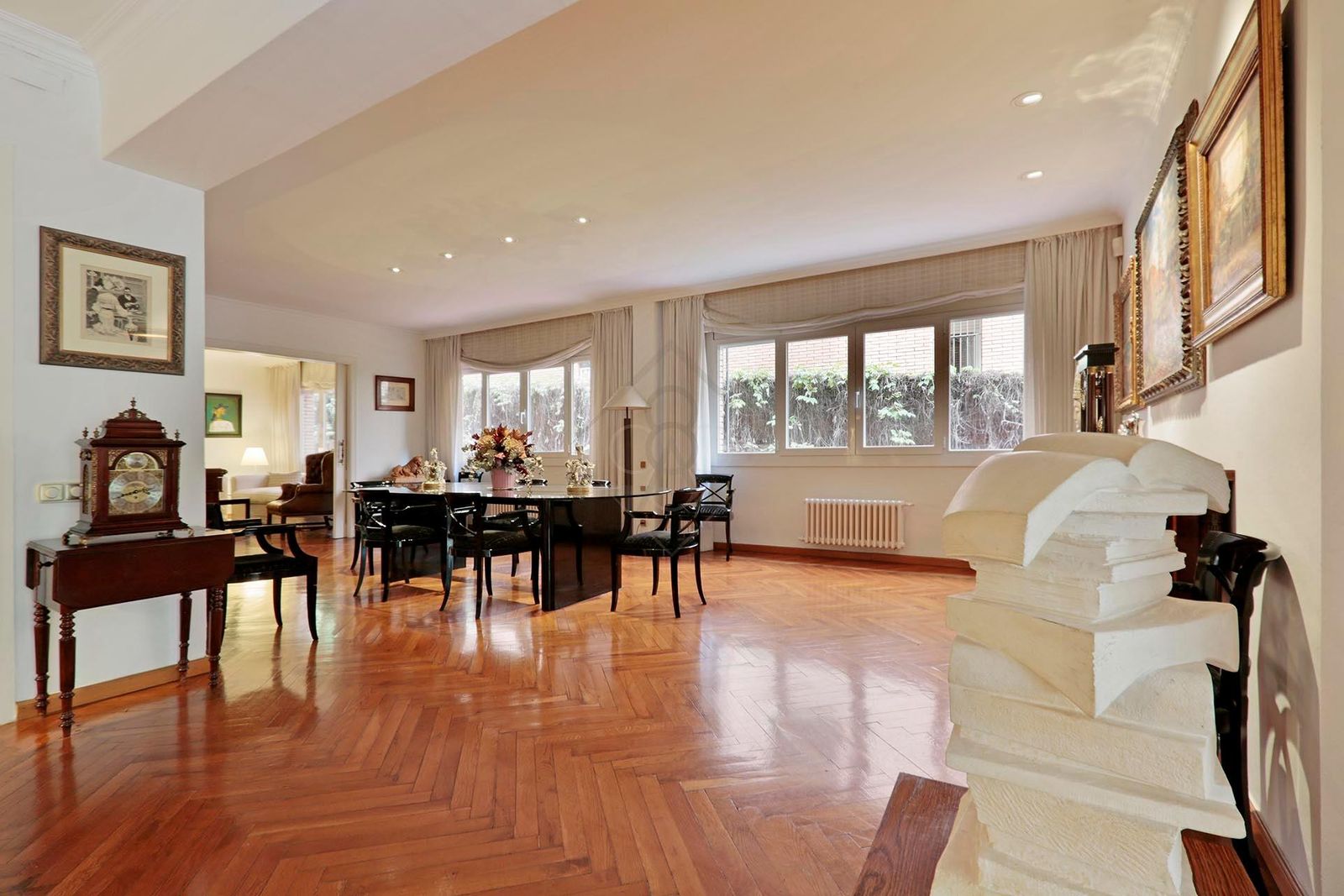 Apartamento de 3 dormitorios, 2 baños y 150m² en venta en Les Tres Torres, Barcelona - foto 15 de 57