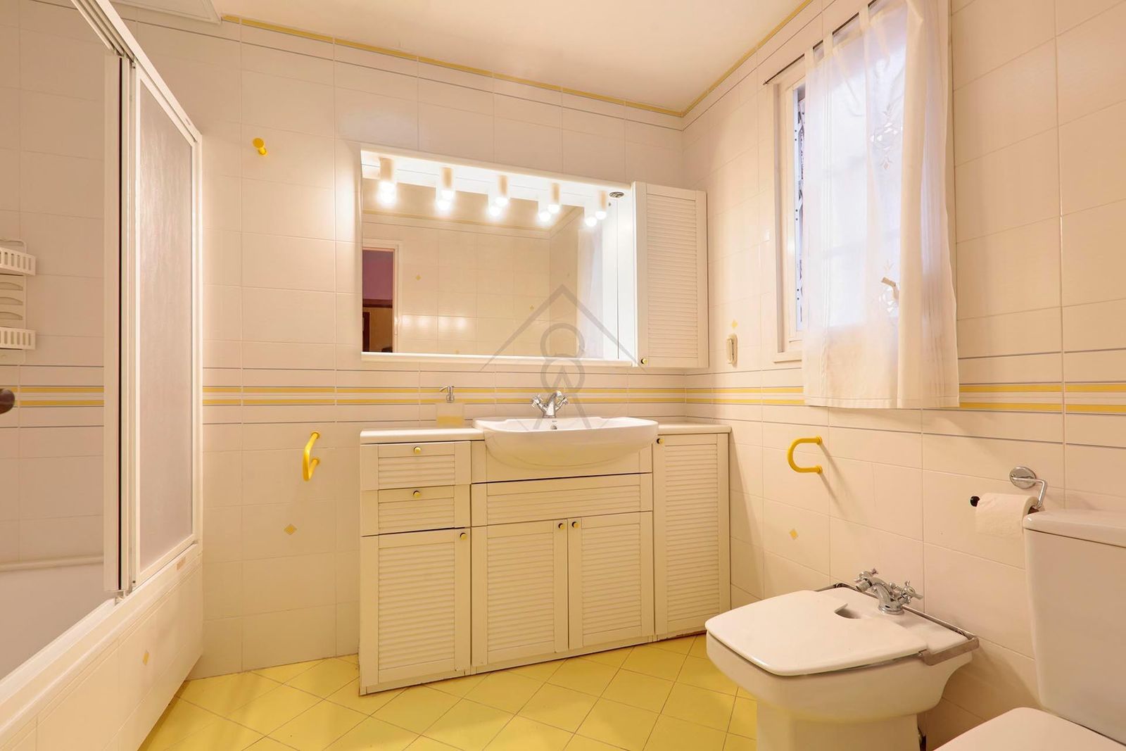 Casa de 6 dormitorios, 4 baños y 320m² en venta en Roda de Berà, Roda de Berà - foto 36 de 43