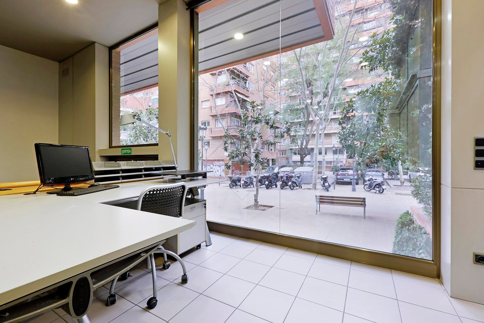 Oficina de 4 dormitorios, 2 baños y 170m² en alquiler en Les Tres Torres, Barcelona - foto 9 de 29