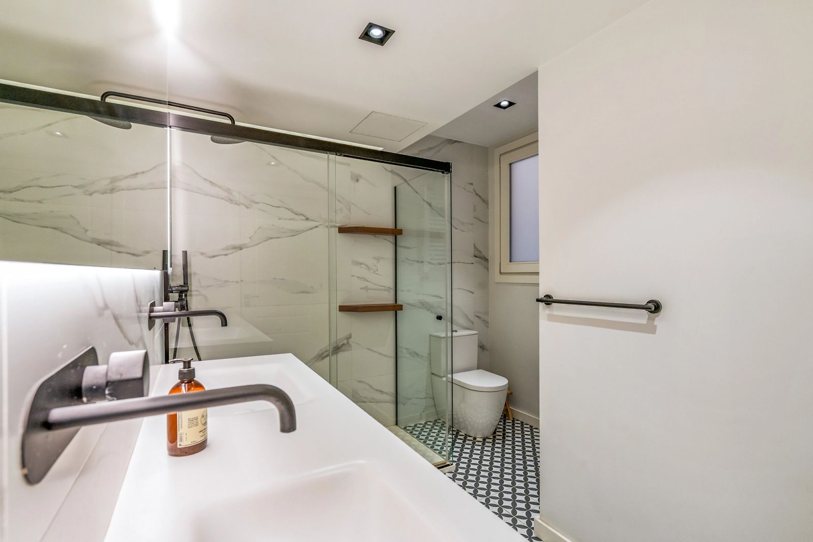 Piso de 3 dormitorios, 3 baños y 146m² en venta en Eixample, Barcelona - foto 24 de 40