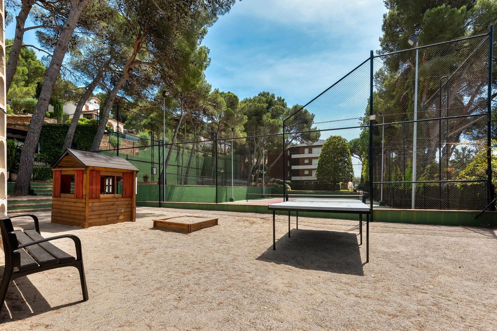 Casa de 6 dormitorios, 6 baños y 450m² en venta en Llafranc, Palafrugell - foto 50 de 50