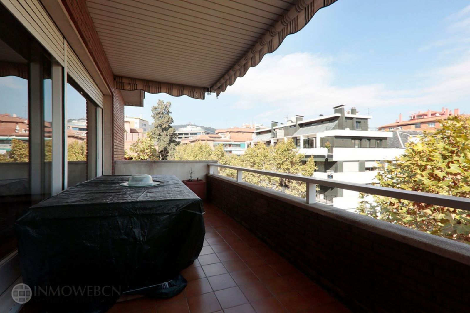 Apartamento de 3 dormitorios, 3 baños y 306m² en venta en Les Tres Torres, Barcelona - foto 4 de 30