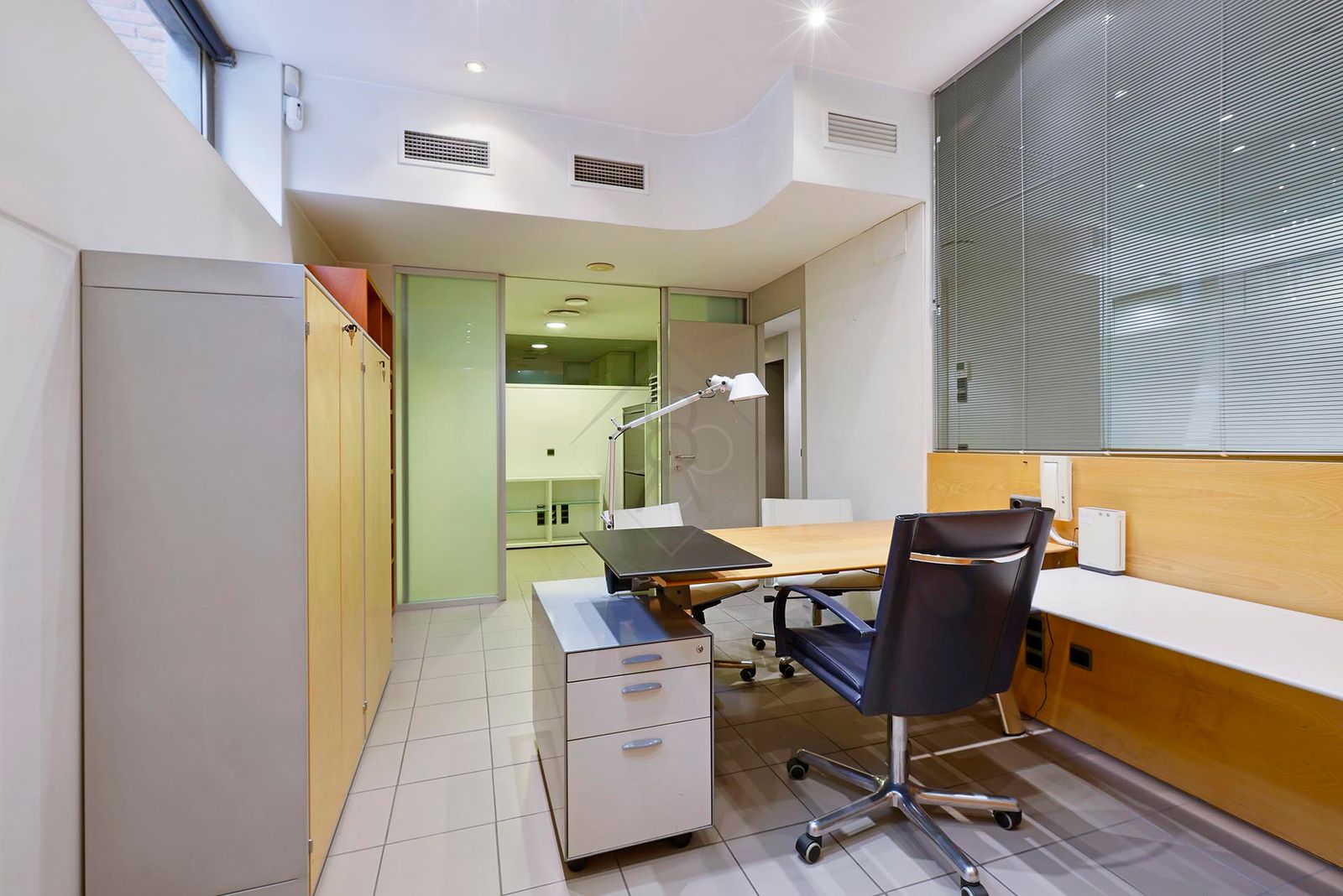 Oficina de 4 dormitorios, 2 baños y 170m² en alquiler en Les Tres Torres, Barcelona - foto 16 de 29