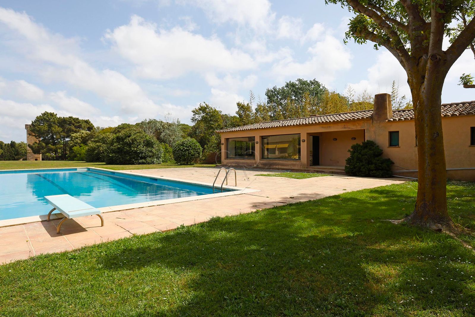 6-bedroom, 6-bathroom 1613m² villa for sale in Mont-Ras, Mont-ras - photo 25 of 35