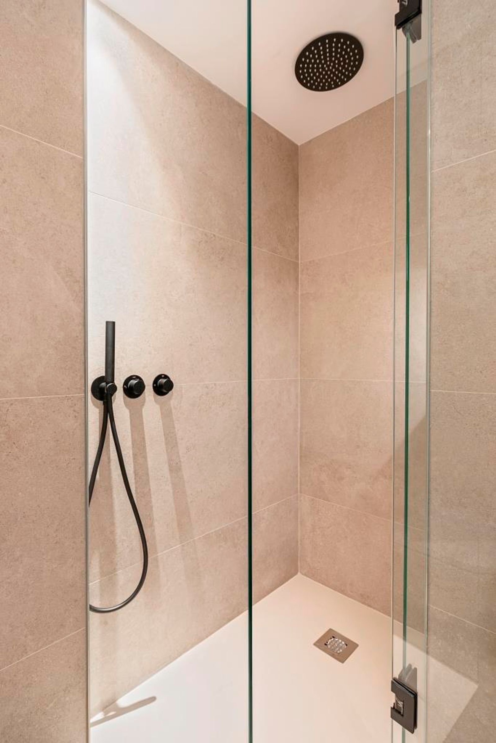 Piso de 4 dormitorios, 2 baños y 152m² en venta en Les Corts, Barcelona - foto 35 de 43