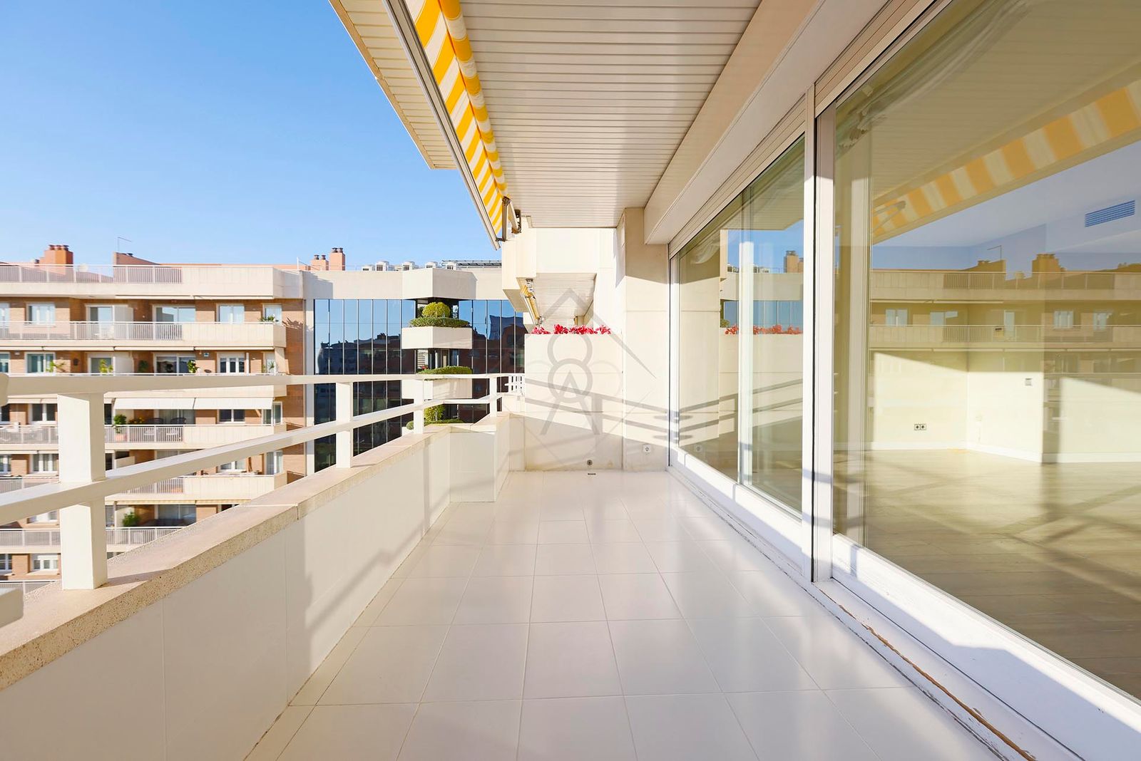 Piso de 3 dormitorios, 3 baños y 130m² en alquiler de temporada en Les Corts, Barcelona - foto 6 de 27