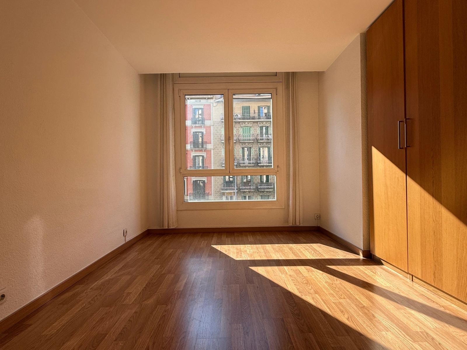 Piso de 4 dormitorios, 2 baños y 96m² en venta en Eixample, Barcelona - foto 3 de 30