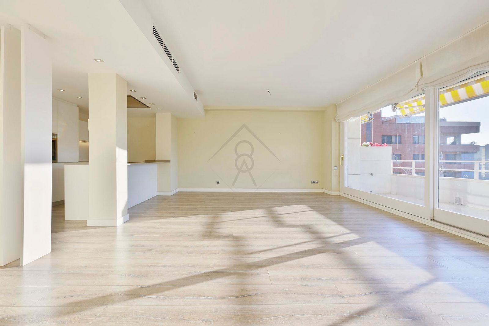 Piso de 3 dormitorios, 3 baños y 130m² en alquiler de temporada en Les Corts, Barcelona - foto 3 de 27