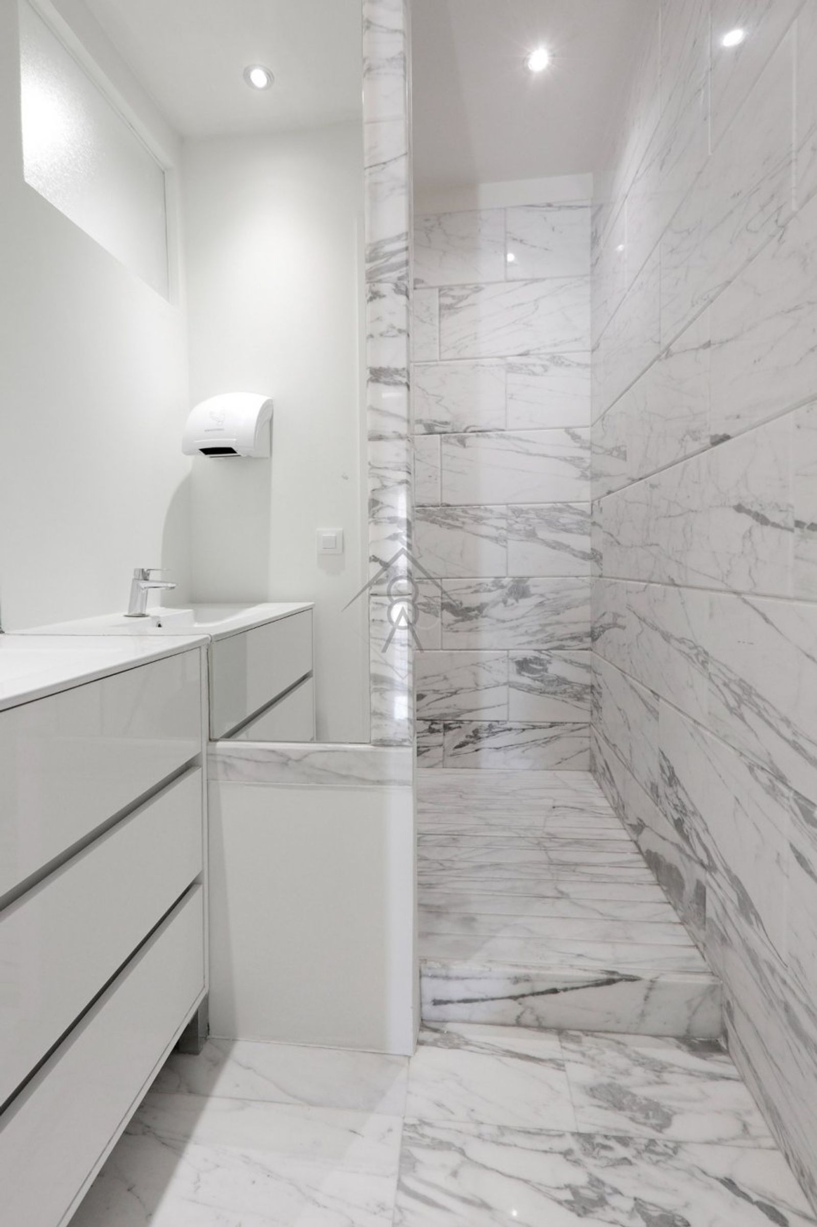 Oficina de 4 baños y 550m² en alquiler en Eixample, Barcelona - foto 26 de 33