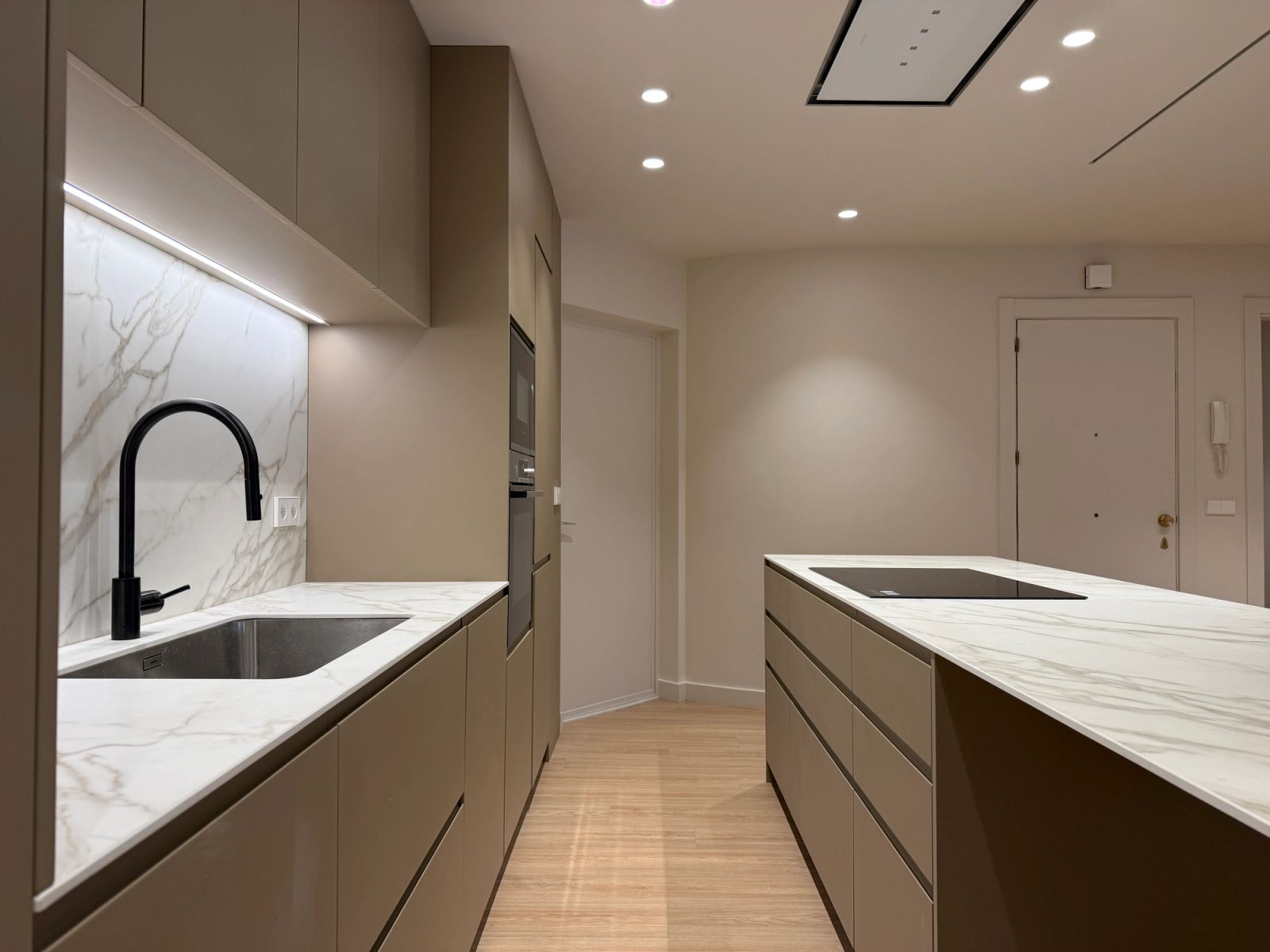 Piso de 4 dormitorios, 3 baños y 212m² en venta en Sant Gervasi, Barcelona - foto 12 de 27