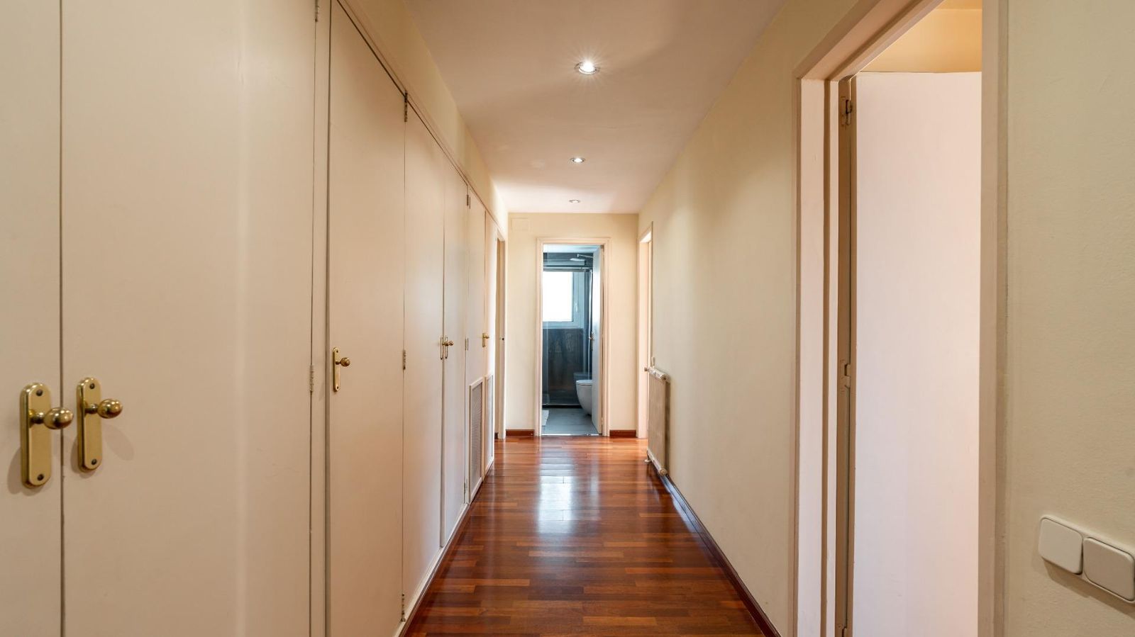 Casa de 4 dormitorios, 4 baños y 237m² en alquiler en Pedralbes, Barcelona - foto 24 de 82