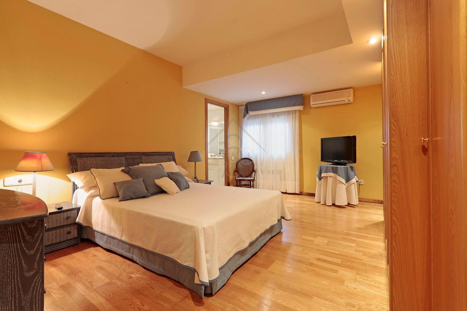 Casa de 6 dormitorios, 4 baños y 320m² en venta en Roda de Berà, Roda de Berà - foto 34 de 43