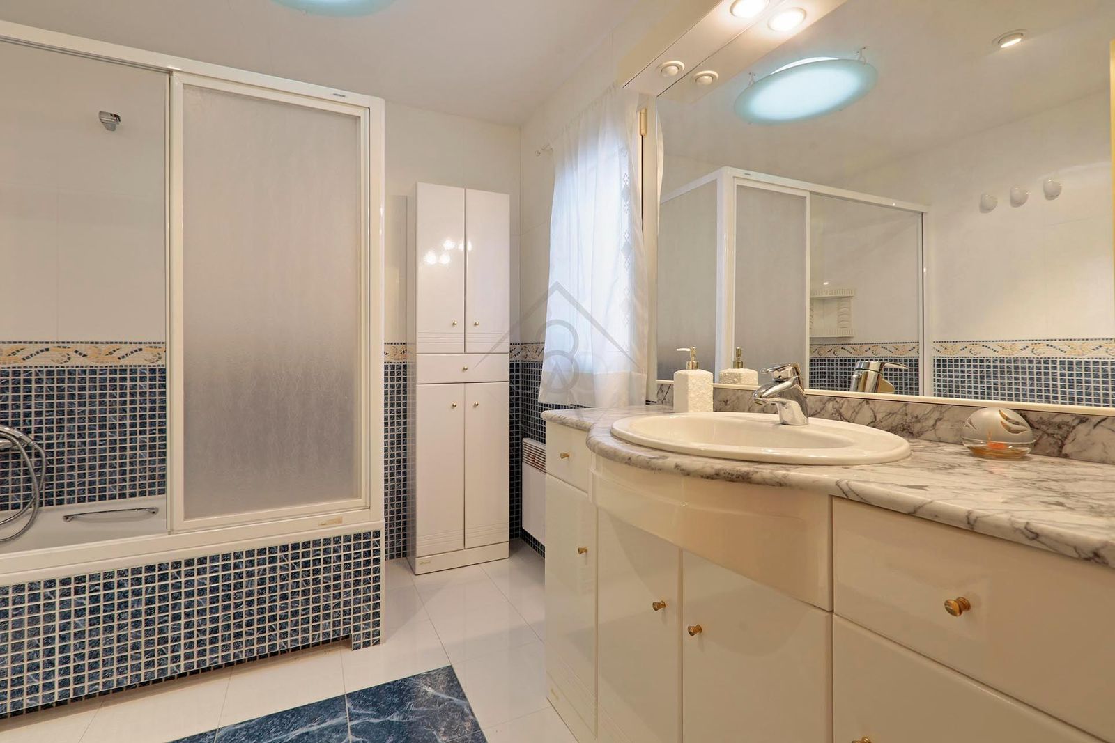 Casa de 6 dormitorios, 4 baños y 320m² en venta en Roda de Berà, Roda de Berà - foto 33 de 43