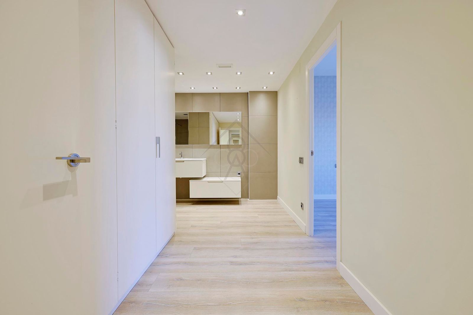 Piso de 3 dormitorios, 3 baños y 130m² en alquiler de temporada en Les Corts, Barcelona - foto 24 de 27