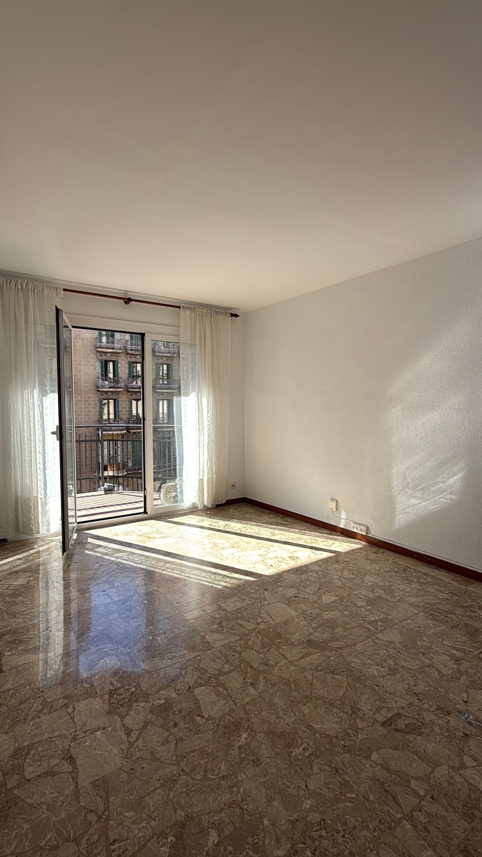 Piso de 4 dormitorios, 2 baños y 96m² en venta en Eixample, Barcelona - foto 12 de 30