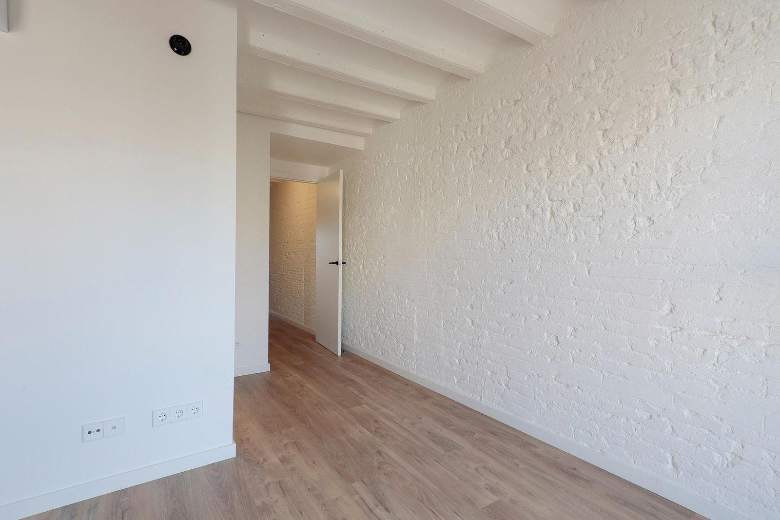 Piso de 2 dormitorios, 2 baños y 80m² en venta en Sant Antoni, Barcelona - foto 21 de 21