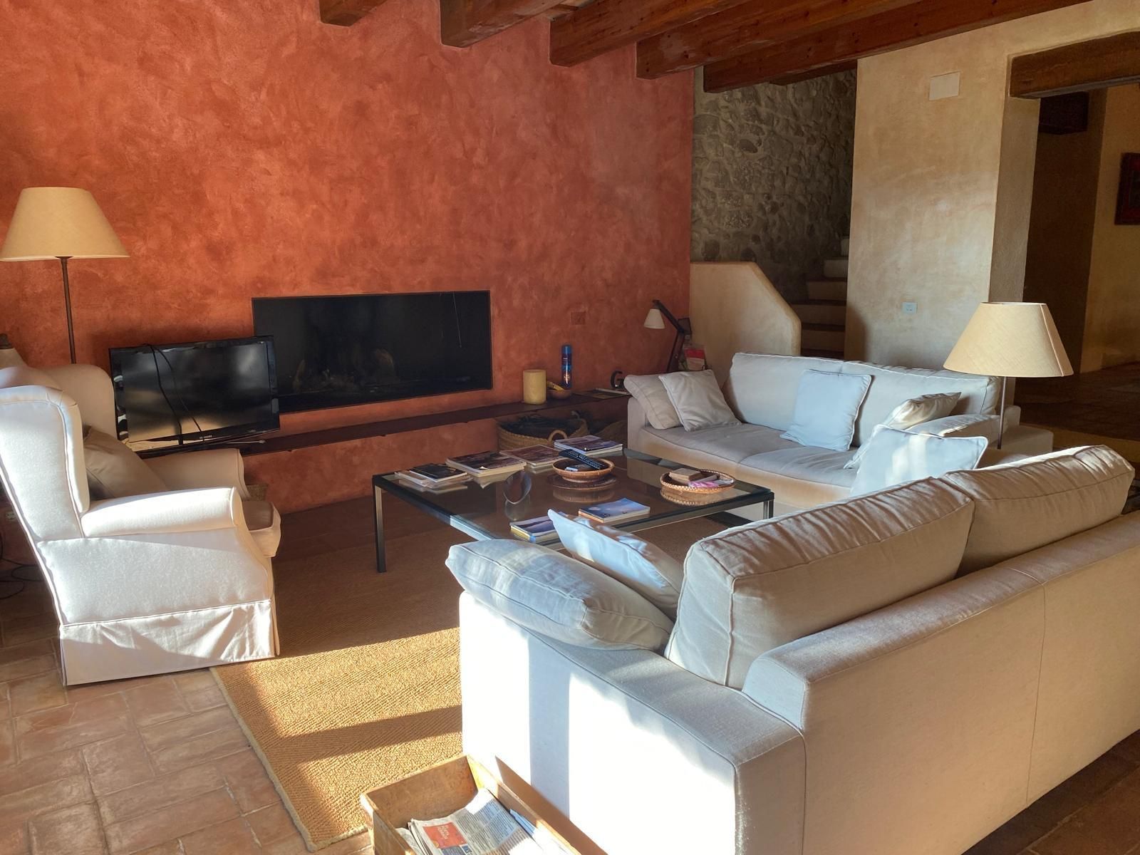 Propiedad de 3 dormitorios, 3 baños y 260m² en venta en La Bisbal - foto 2 de 7
