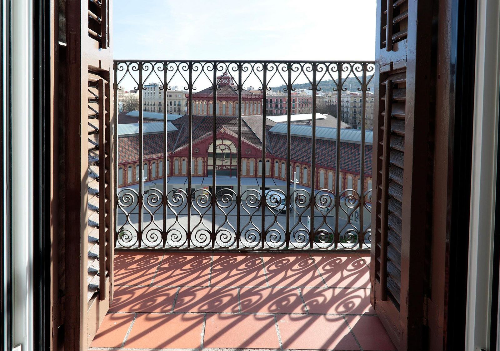 Piso de 2 dormitorios, 2 baños y 80m² en venta en Sant Antoni, Barcelona - foto 3 de 21