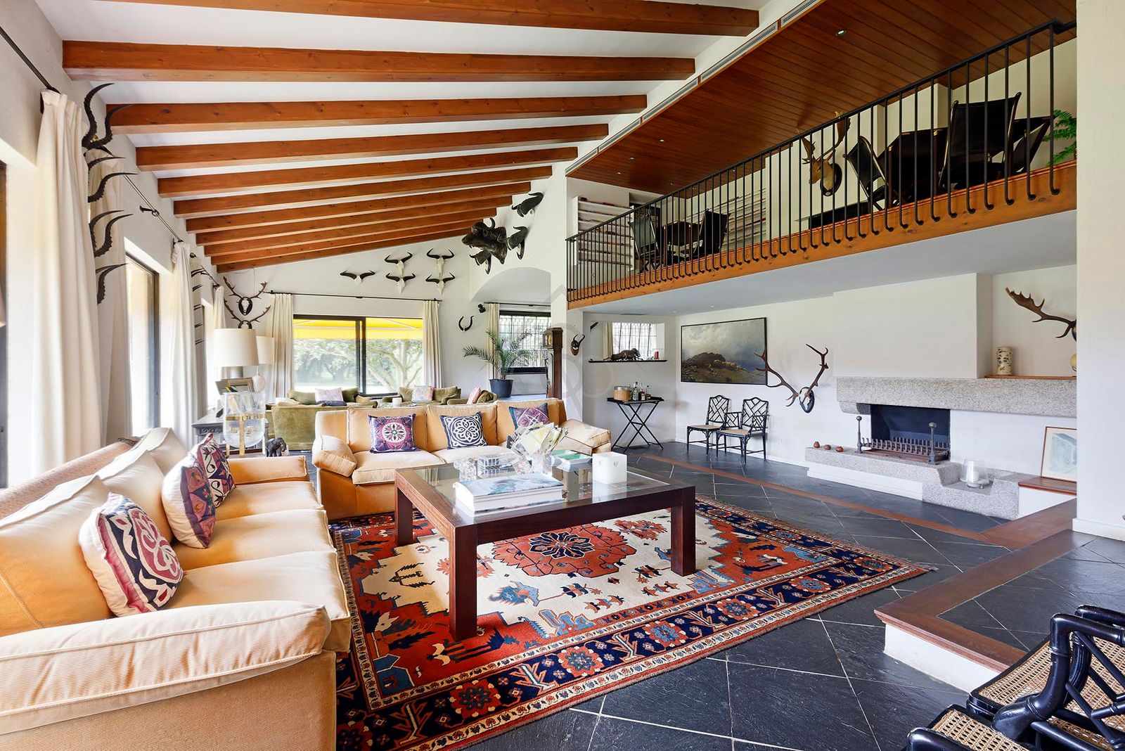 6-bedroom, 6-bathroom 1613m² villa for sale in Mont-Ras, Mont-ras - photo 10 of 35
