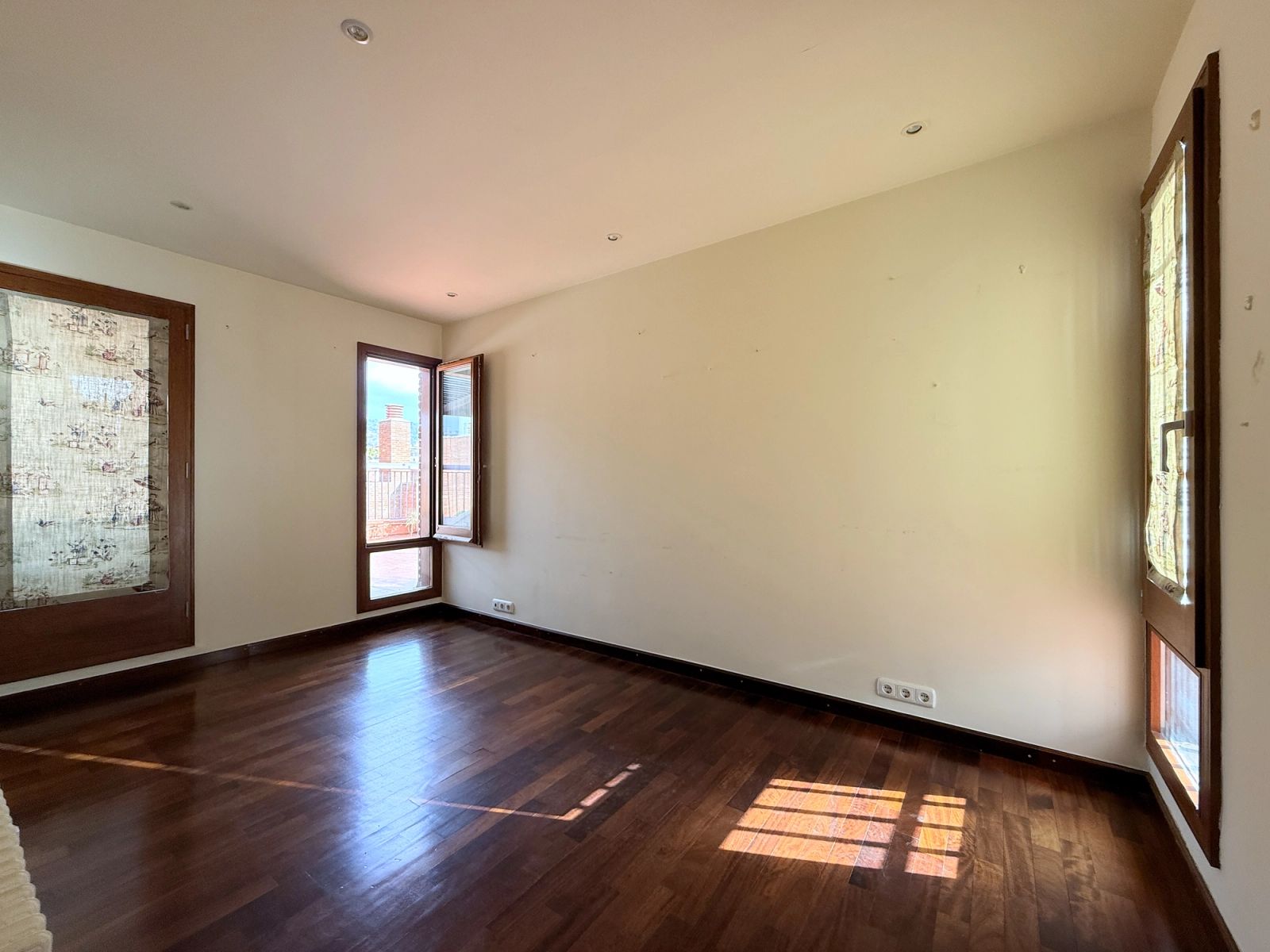 Ático de 7 dormitorios, 5 baños y 347m² en venta en Les Tres Torres, Barcelona - foto 17 de 45