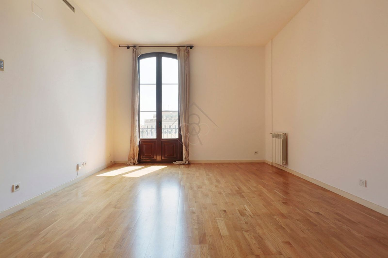 Piso de 2 dormitorios, 2 baños y 110m² en venta en Passeig de Gràcia, Barcelona - foto 2 de 27