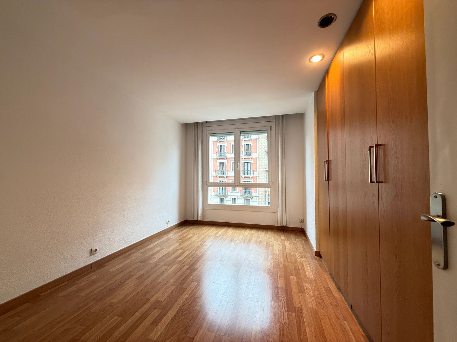 Piso de 4 dormitorios, 2 baños y 96m² en venta en Eixample, Barcelona - foto 28 de 30