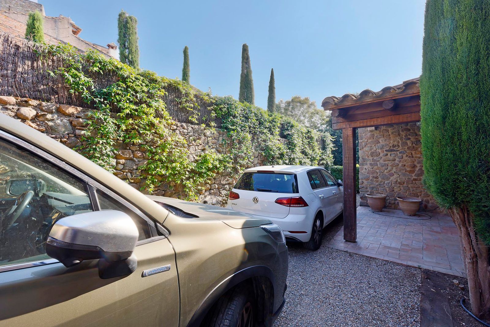 Propiedad de 3 dormitorios, 3 baños y 260m² en venta en Castell del Emporda, La Bisbal - foto 4 de 50