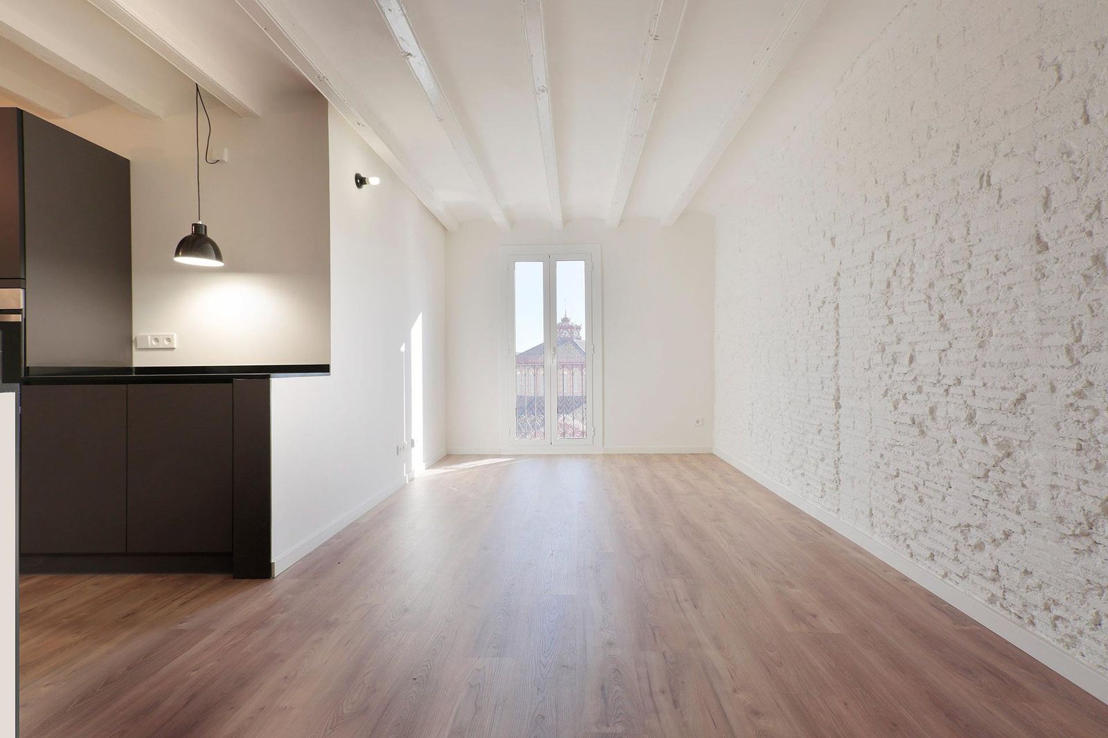 Piso de 2 dormitorios, 2 baños y 80m² en venta en Sant Antoni, Barcelona - foto 2 de 21