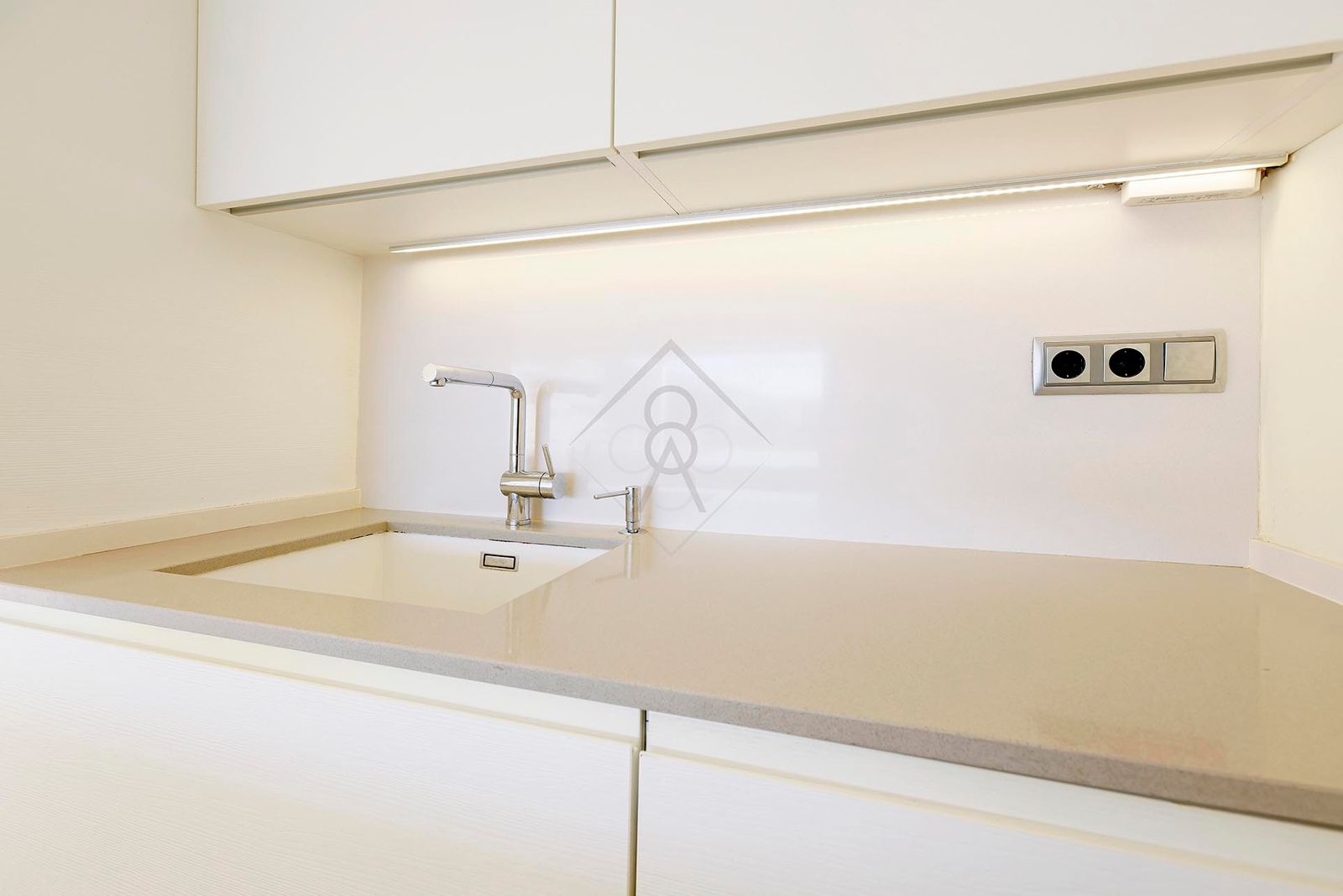 Piso de 3 dormitorios, 3 baños y 130m² en alquiler de temporada en Les Corts, Barcelona - foto 15 de 27