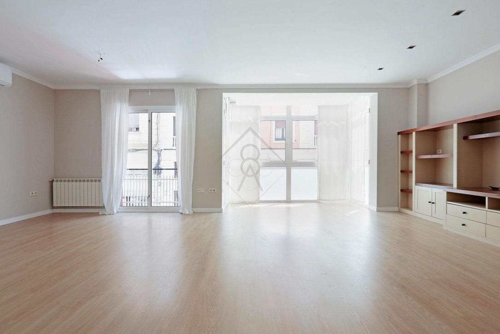 Apartamento de 4 dormitorios, 2 baños y 150m² en venta en Les Tres Torres, Barcelona - foto 2 de 30