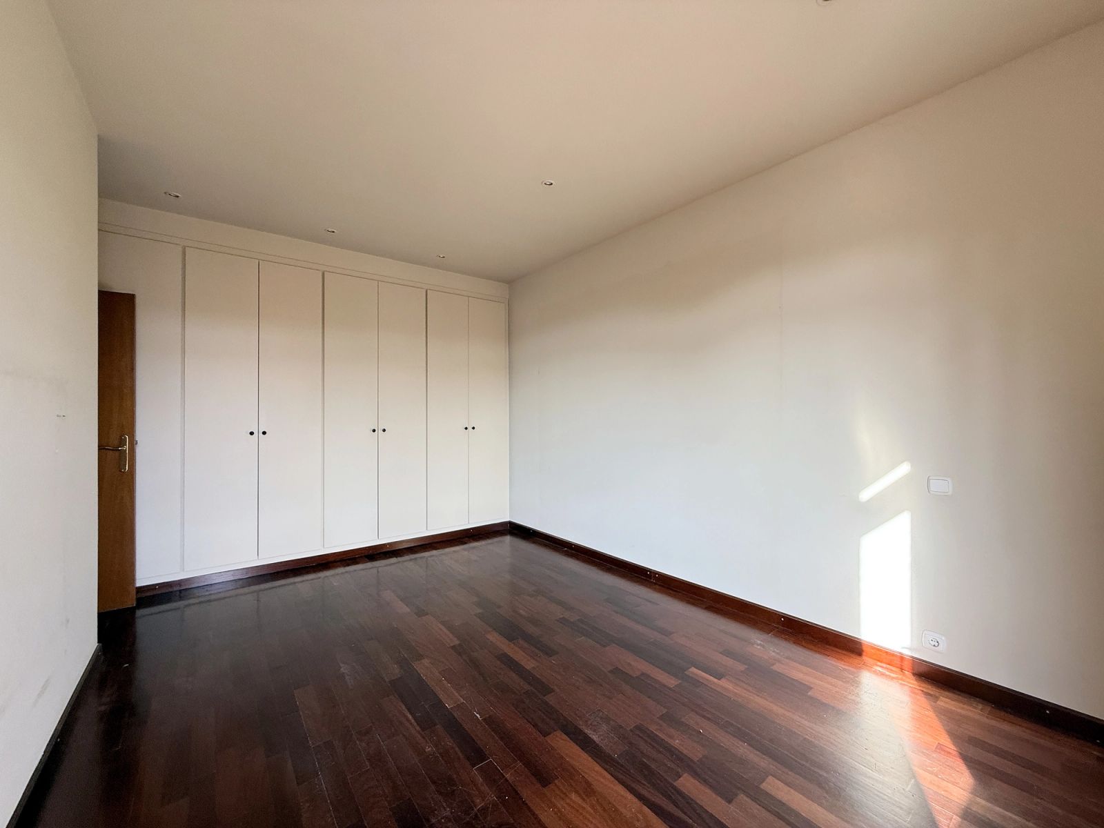 Ático de 7 dormitorios, 5 baños y 347m² en venta en Les Tres Torres, Barcelona - foto 27 de 45