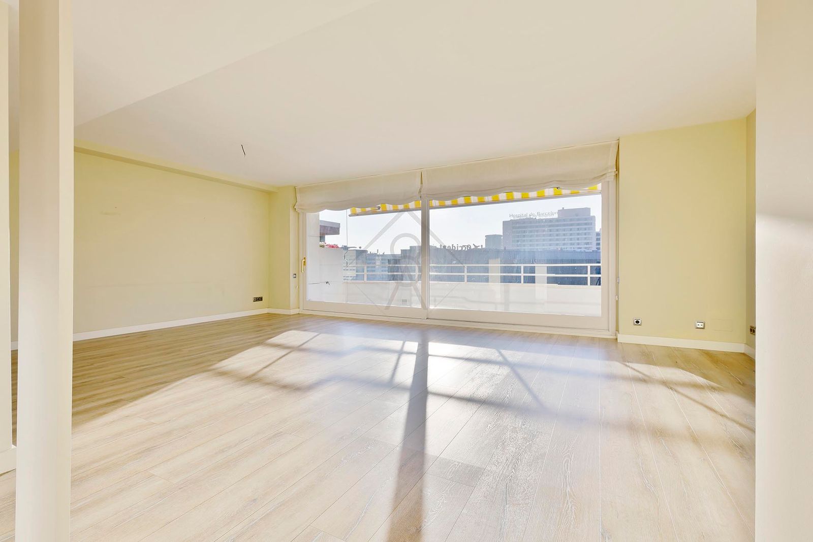 Piso de 3 dormitorios, 3 baños y 130m² en alquiler de temporada en Les Corts, Barcelona - foto 2 de 27