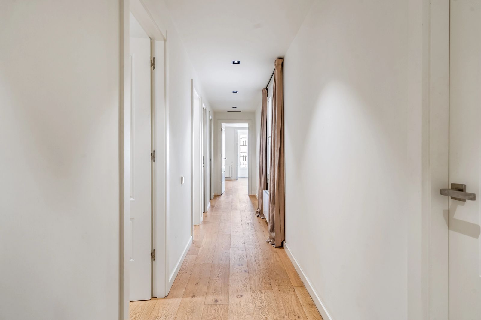 Piso de 3 dormitorios, 3 baños y 146m² en venta en Eixample, Barcelona - foto 17 de 40