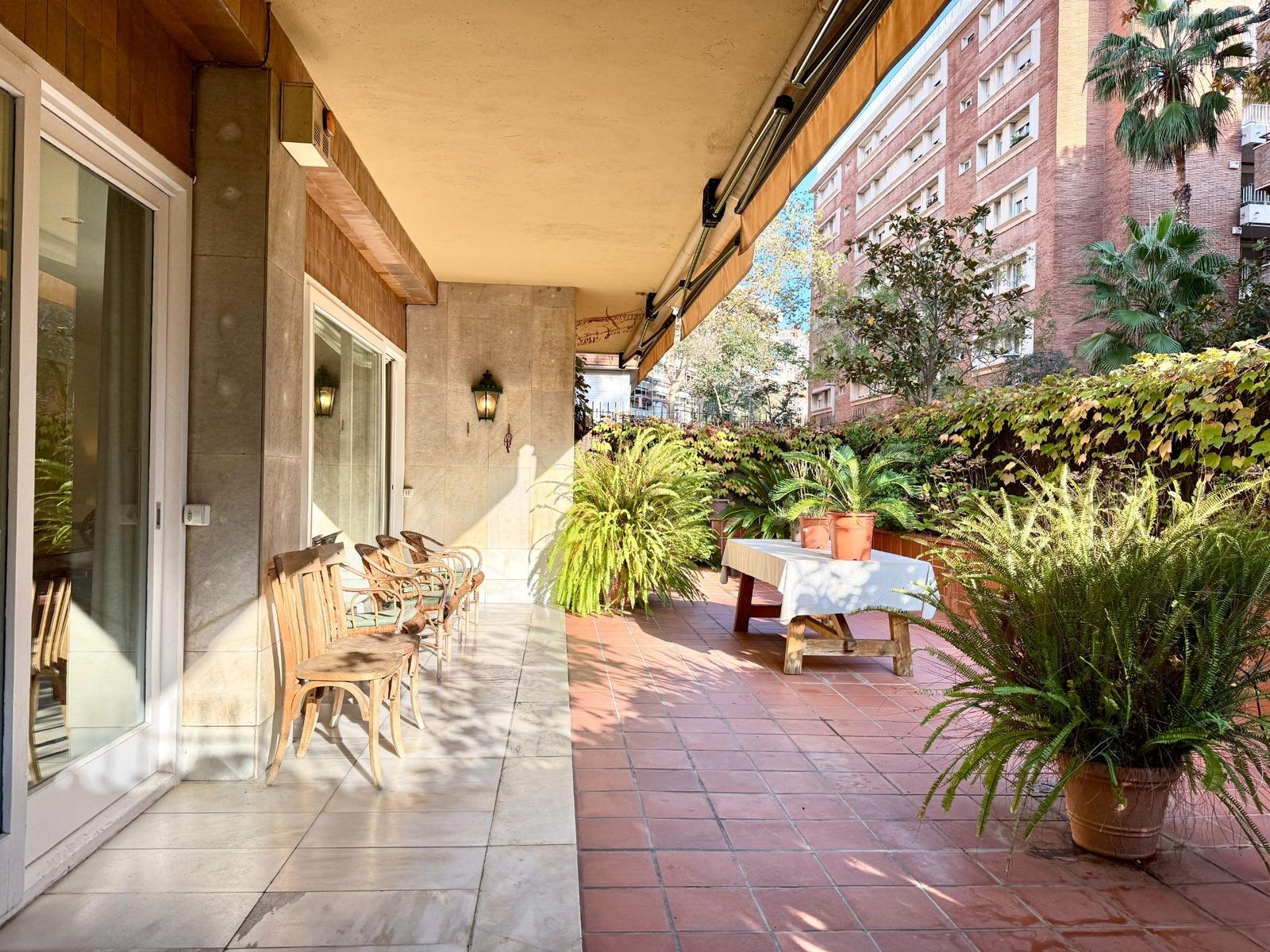 Apartamento de 3 dormitorios, 2 baños y 150m² en venta en Les Tres Torres, Barcelona - foto 57 de 57